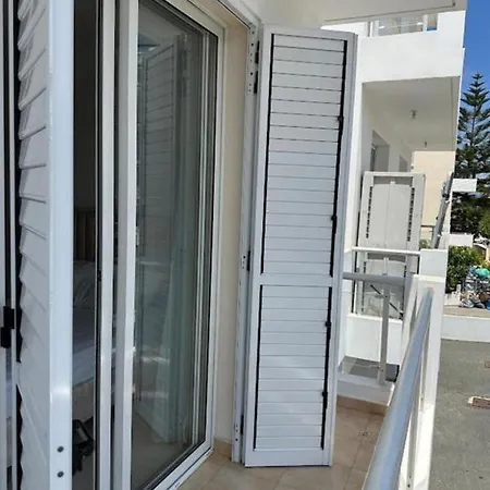 H&o Alina Sunset بافوس